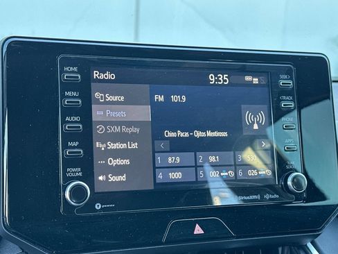 Used 2022 Toyota Venza LE image 26