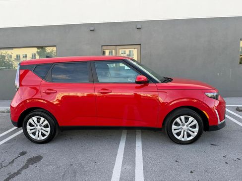 Used 2023 Kia Soul LX FWD image 7