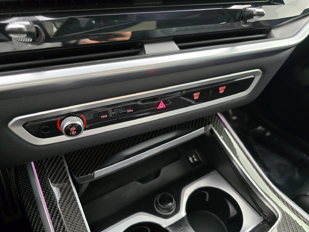 Used 2025 BMW X7 M60i AWD/4WD image 36