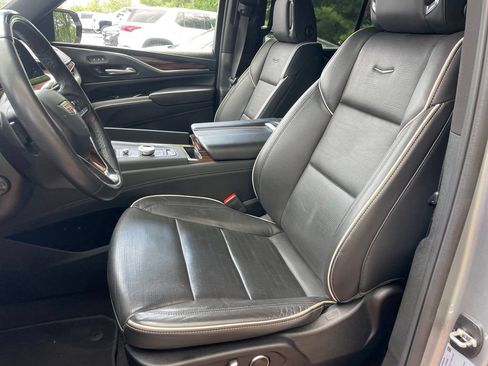 Used 2024 Cadillac Escalade Premium Luxury AWD/4WD image 6