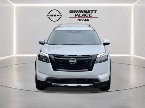 Certified 2025 Nissan Pathfinder SL w/ Black Appearance Package FWD image 29