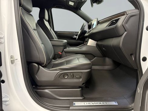 Used 2023 Chevrolet Suburban Premier image 12