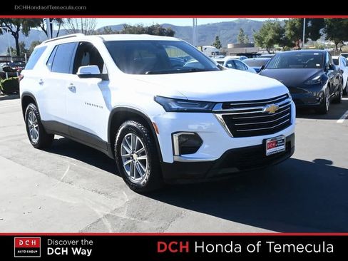 Used 2023 Chevrolet Traverse LT image 3