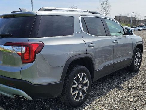 Used 2023 GMC Acadia SLE w/ Driver Convenience Package image 4