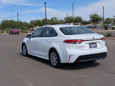 Used 2024 Toyota Corolla LE FWD image 3