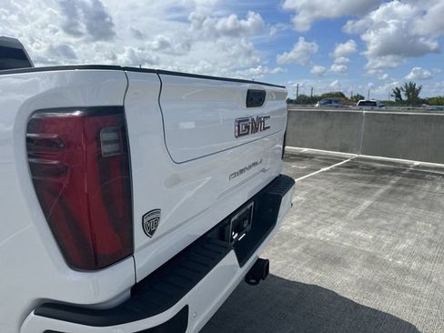 Used 2024 GMC Sierra 3500 Denali w/ Denali Reserve Package AWD/4WD image 12