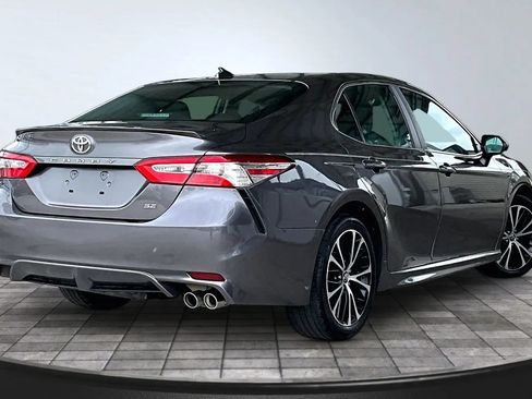 Used 2020 Toyota Camry SE FWD image 6