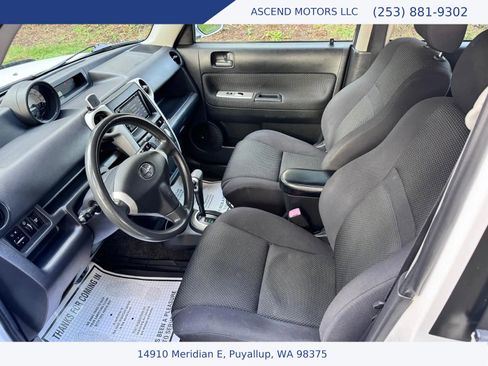 Used 2005 Scion xB Hatchback 4D image 9