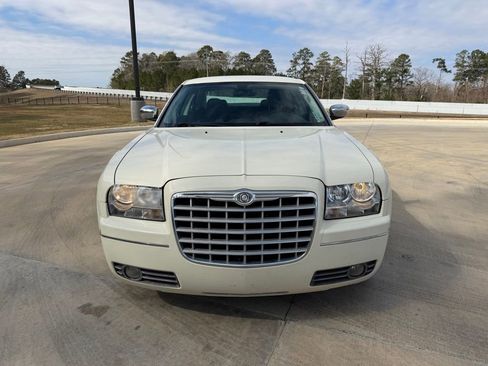 Used 2010 Chrysler 300 Touring image 8