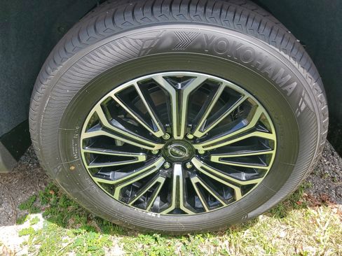 New 2025 Nissan Armada SL w/ Captain's Chari Seat Package image 6