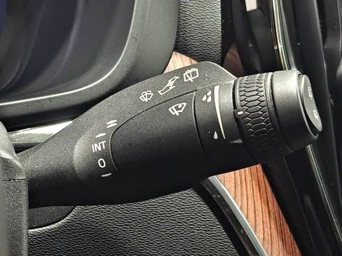 Used 2023 Volvo XC60 B5 Plus image 36