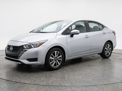 Used 2025 Nissan Versa SV FWD image 3