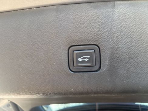 Used 2023 Chevrolet Traverse Premier AWD/4WD image 11