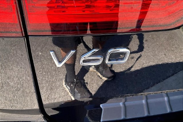 Certified 2024 Volvo V60 B5 Cross Country Plus AWD/4WD image 10