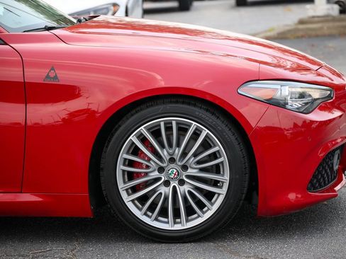 Used 2020 Alfa Romeo Giulia w/ Quick Order Package 22K Sport RWD image 18