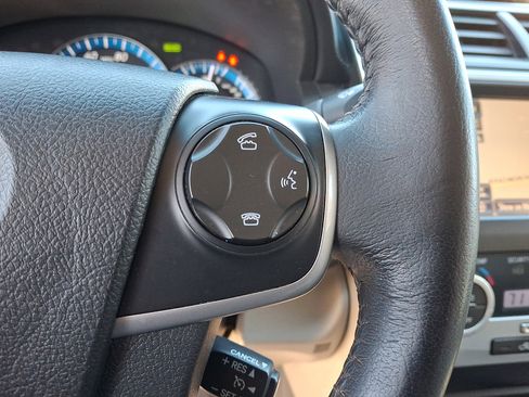 Used 2014 Toyota Camry XLE w/ Leather Package image 24