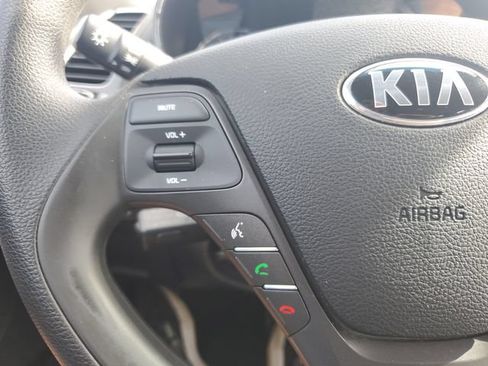 Used 2017 Kia Forte LX FWD image 21