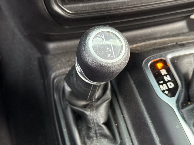 Used 2023 Jeep Gladiator Sport AWD/4WD image 41