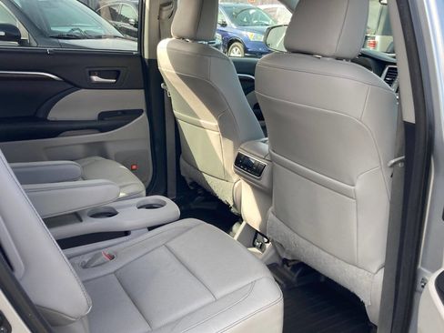 Used 2015 Toyota Highlander Limited image 41