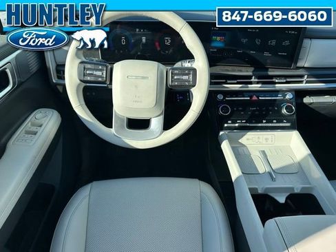 Used 2025 Hyundai Santa Fe SEL AWD/4WD image 17