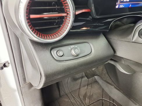 Used 2025 Chevrolet Trax RS w/ Sunroof Package FWD image 16