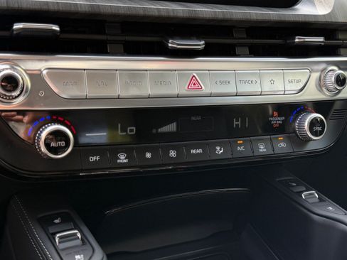 Used 2025 Kia Telluride SX w/ SX Captain's Chair Package FWD image 30