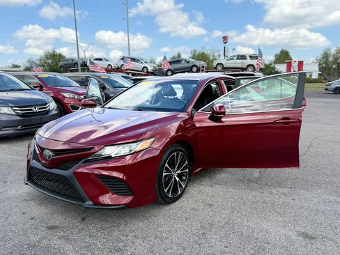 Used 2018 Toyota Camry SE w/ Convenience Package FWD image 35