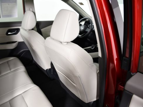 Used 2023 Nissan Rogue SL AWD/4WD image 46