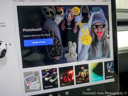 Used 2023 Tesla Model 3 Standard Range image 25