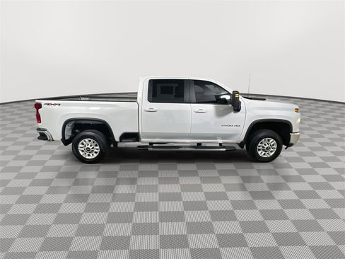 Used 2024 Chevrolet Silverado 2500 LT image 9
