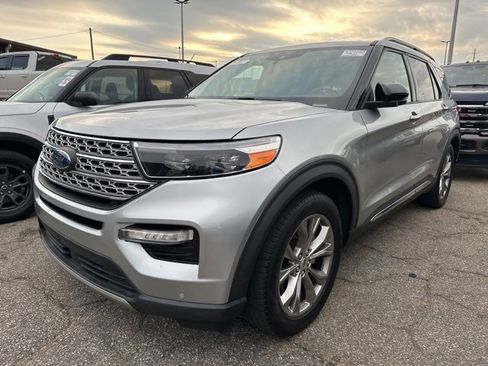 Used 2022 Ford Explorer Limited w/ Equipment Group 301A image 2