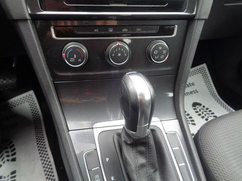 Used 2019 Volkswagen Golf S FWD image 27