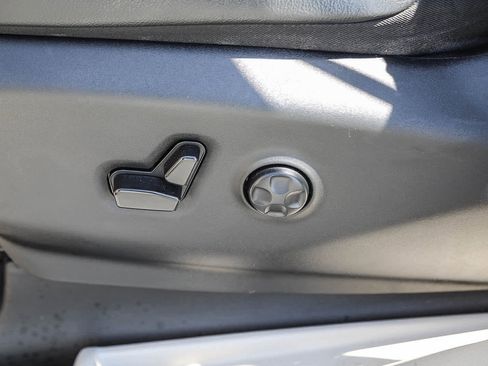 Used 2022 Chrysler Pacifica Touring-L FWD image 16