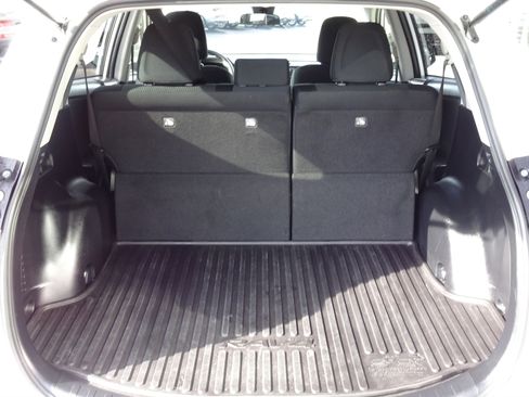Used 2018 Toyota RAV4 LE w/ All Weather Liner Package image 8