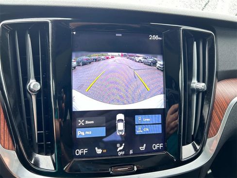 Used 2022 Volvo S60 B5 Inscription image 28