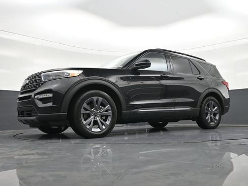 Used 2024 Ford Explorer XLT w/ Equipment Group 202A image 26