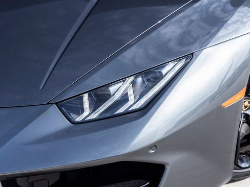 Used 2019 Lamborghini Huracan LP 580-2 RWD image 19