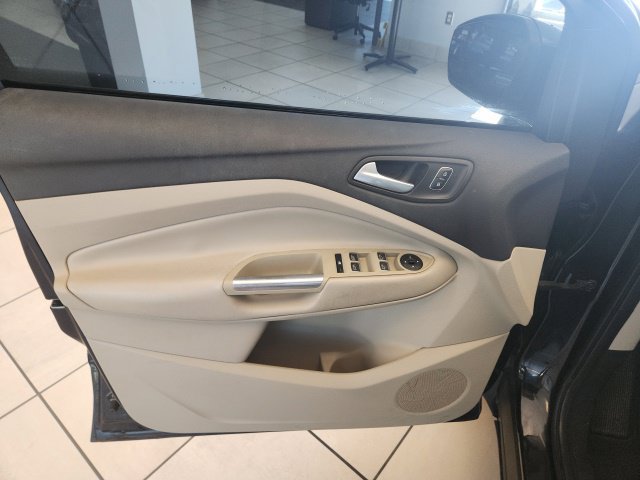Used 2017 Ford Escape SE w/ SE Leather Comfort Package FWD image 21