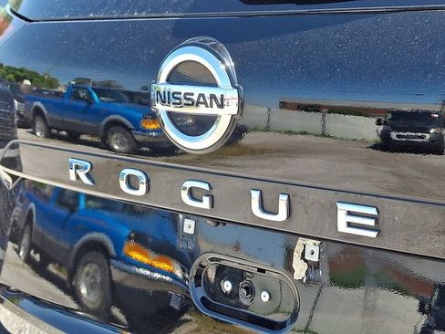Used 2021 Nissan Rogue S AWD/4WD image 31