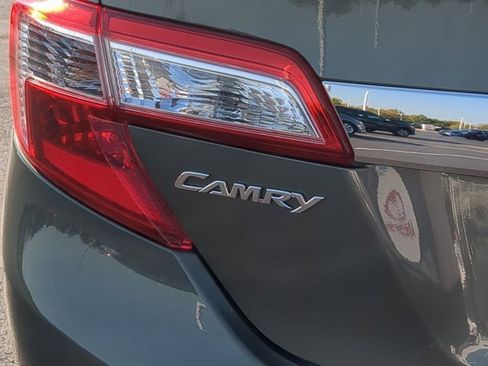Used 2014 Toyota Camry XLE image 28