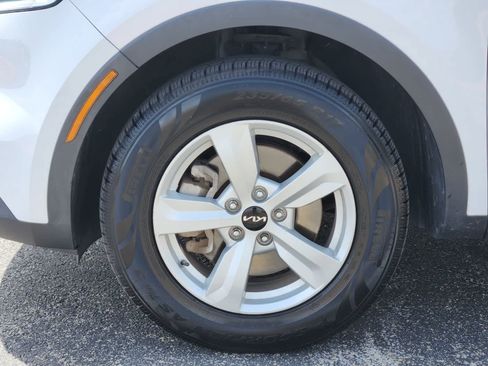 Certified 2023 Kia Sorento LX FWD image 9