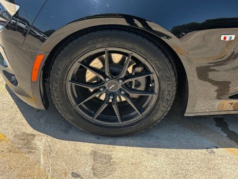Used 2018 Chevrolet Camaro LT RWD image 22