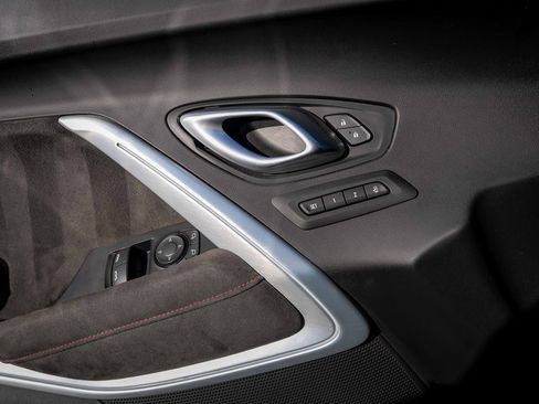 Used 2018 Chevrolet Camaro ZL1 image 19