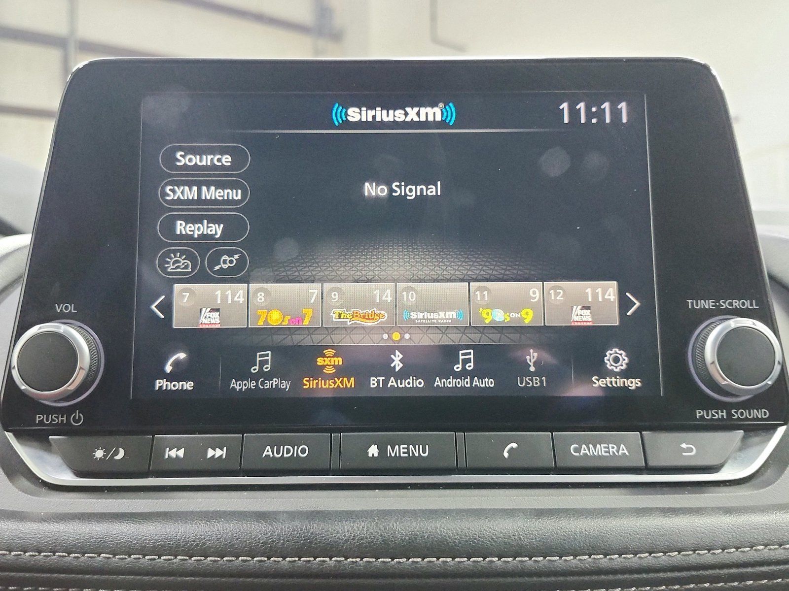 Used 2025 Nissan Rogue SV FWD image 14