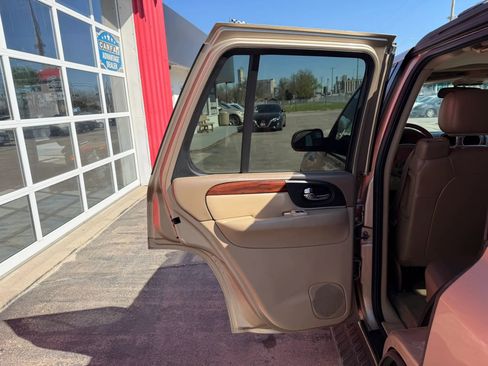 Used 2004 GMC Envoy SLT w/ Preferred Equipment Group AWD/4WD image 11