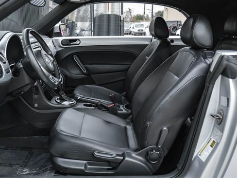 Used 2013 Volkswagen Beetle 2.5 image 3