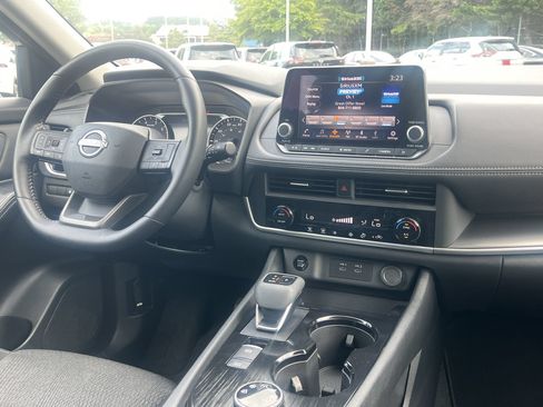 Certified 2025 Nissan Rogue SV AWD/4WD image 4