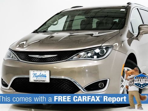 Used 2018 Chrysler Pacifica Touring-L image 2