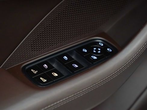 Certified 2024 Porsche Panamera 4 image 24