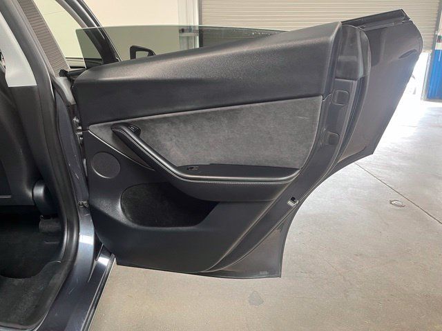 Used 2023 Tesla Model Y Long Range AWD/4WD image 16